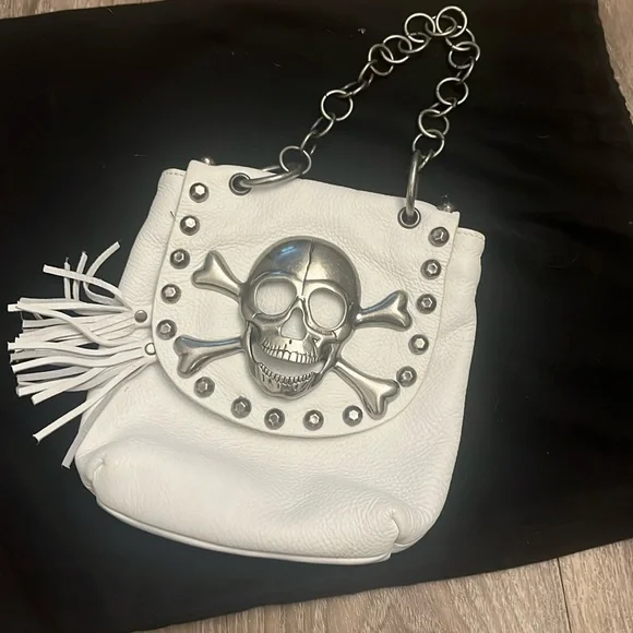 Skull wristlet - Picture 1 of 3